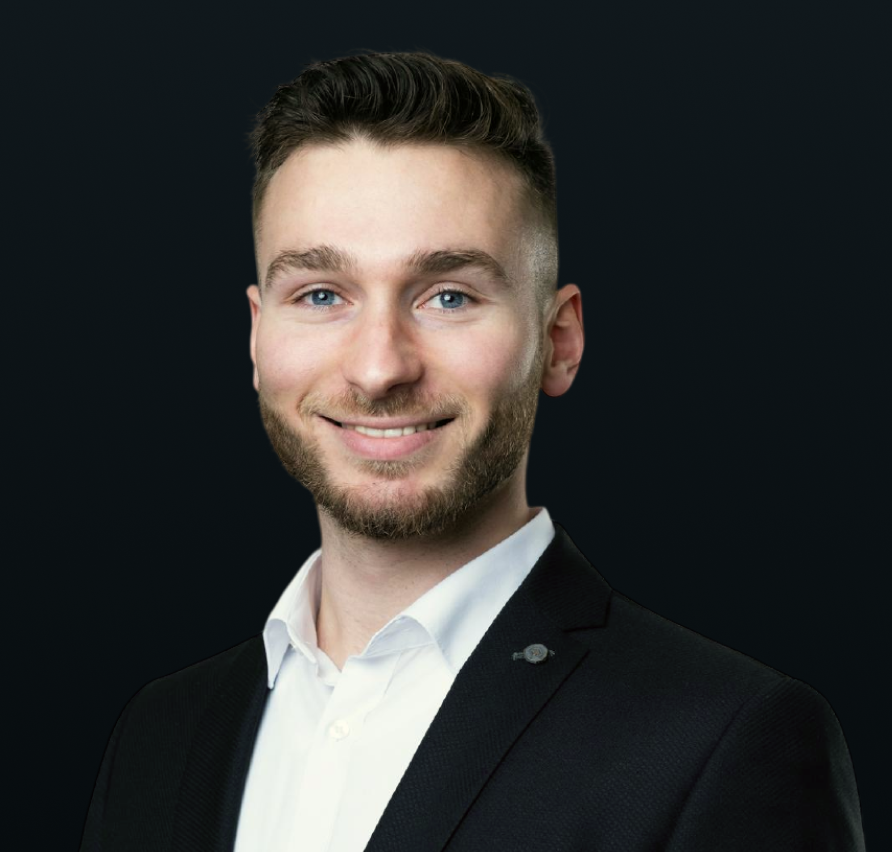 Porträtfoto von David D. Schemm, B. Sc. Informatik (TU München), verantwortlich für Software-Architektur und Entwicklung bei memozero.